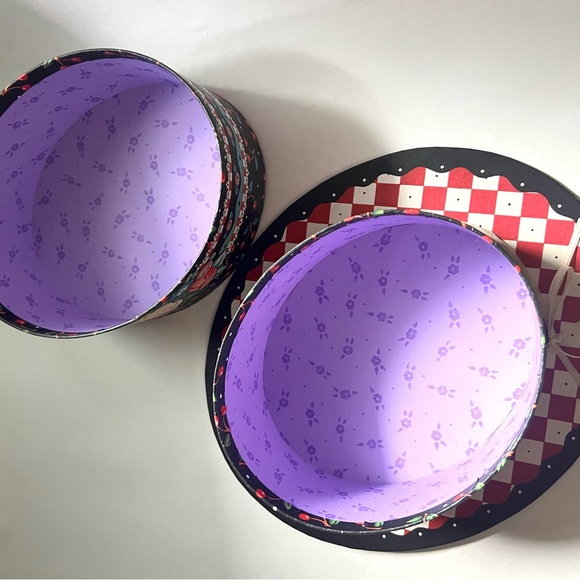 Vintage Mary Engelbreit 2000 Black Cherries Hat Box Decor - Picture 3 of 5